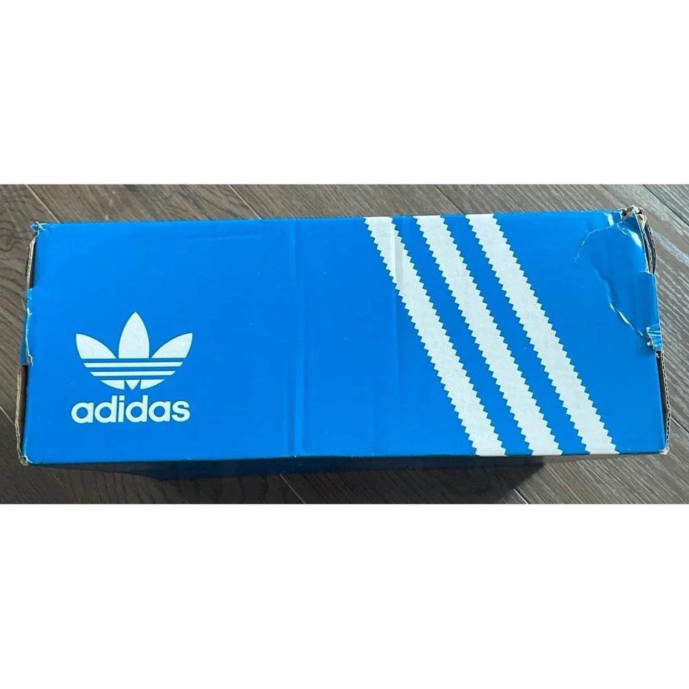 Adidas‎ empty shoe box
